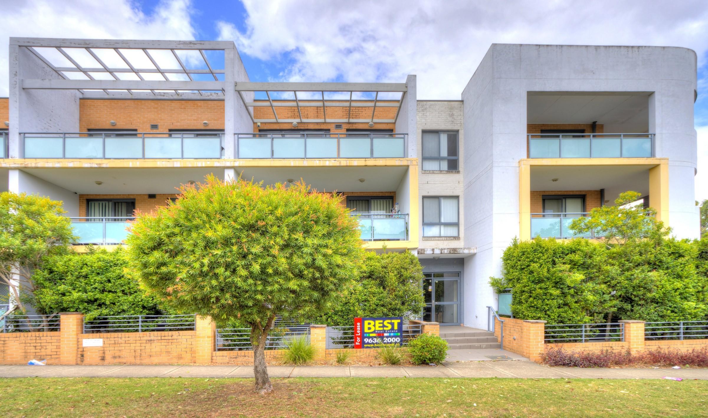 Walk to Westmead Hospital & Station!