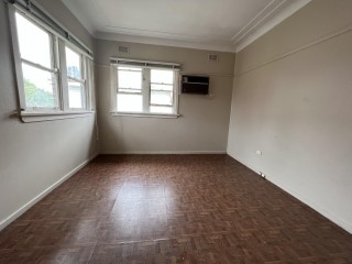 View profile: Walk to Westmead Station &  Primary School!
