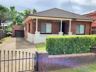 View profile: Huge 4 Bedroom Family Home- Walk to Westmead Station