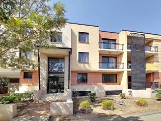 View profile: Lovely unit in convenient location.