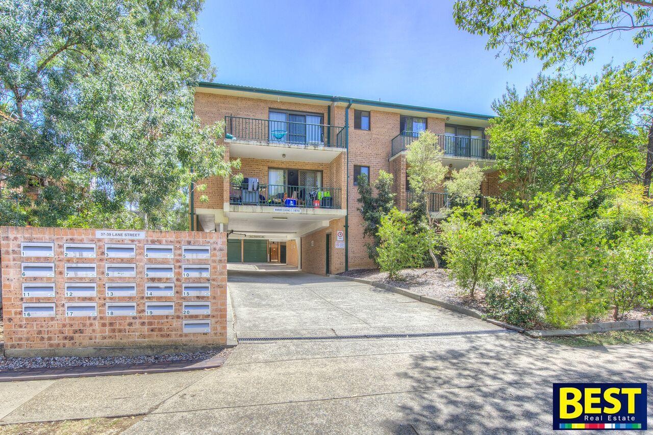 Value Plus!!  $300 per week in popular street.
