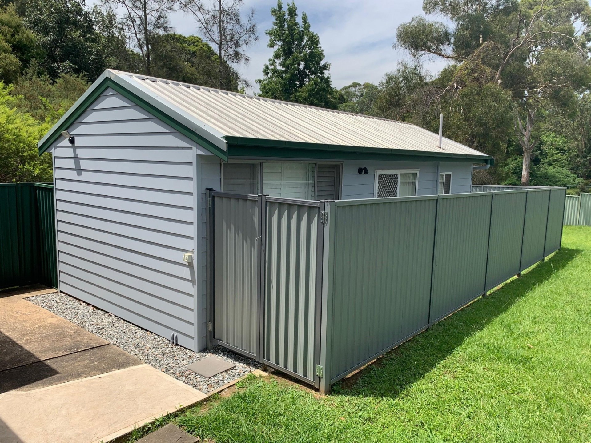 5 Minute Walk to Station! & Close to Westmead Hospitals