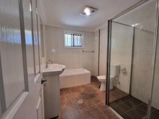 View profile: 3 Bedrooms, 2 Bathrooms Walk to Station
